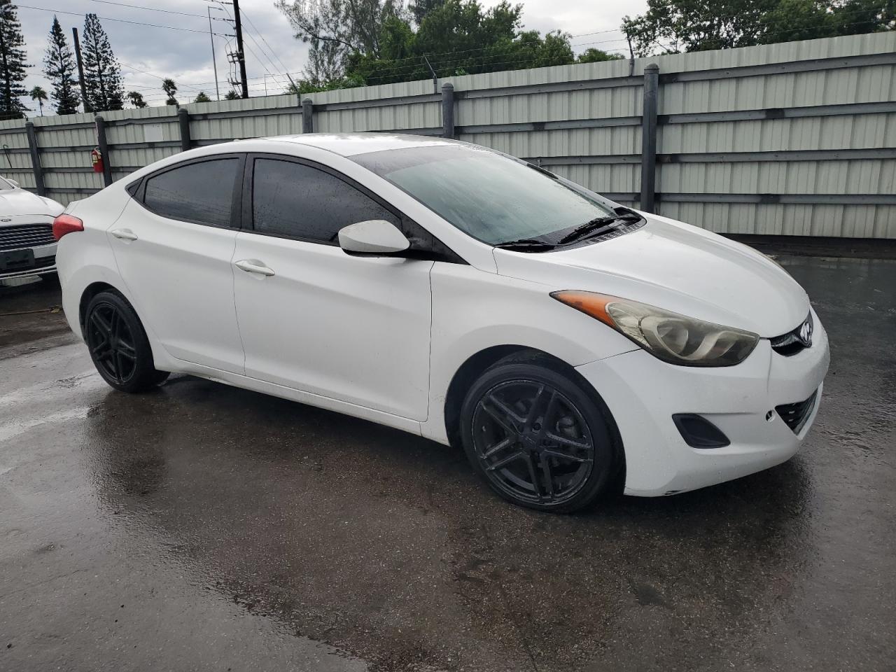 2013 HYUNDAI ELANTRA