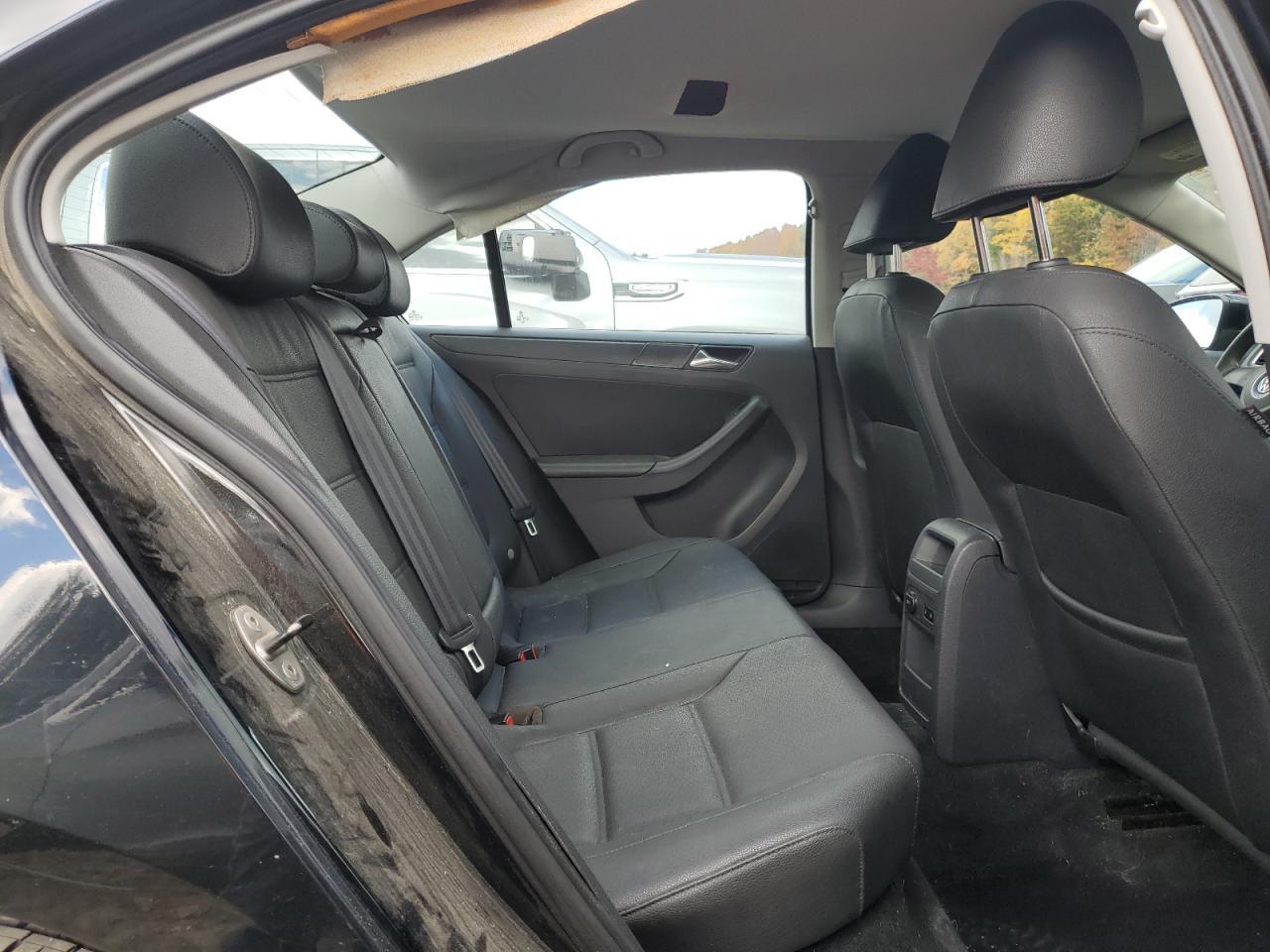 2011 VOLKSWAGEN JETTA