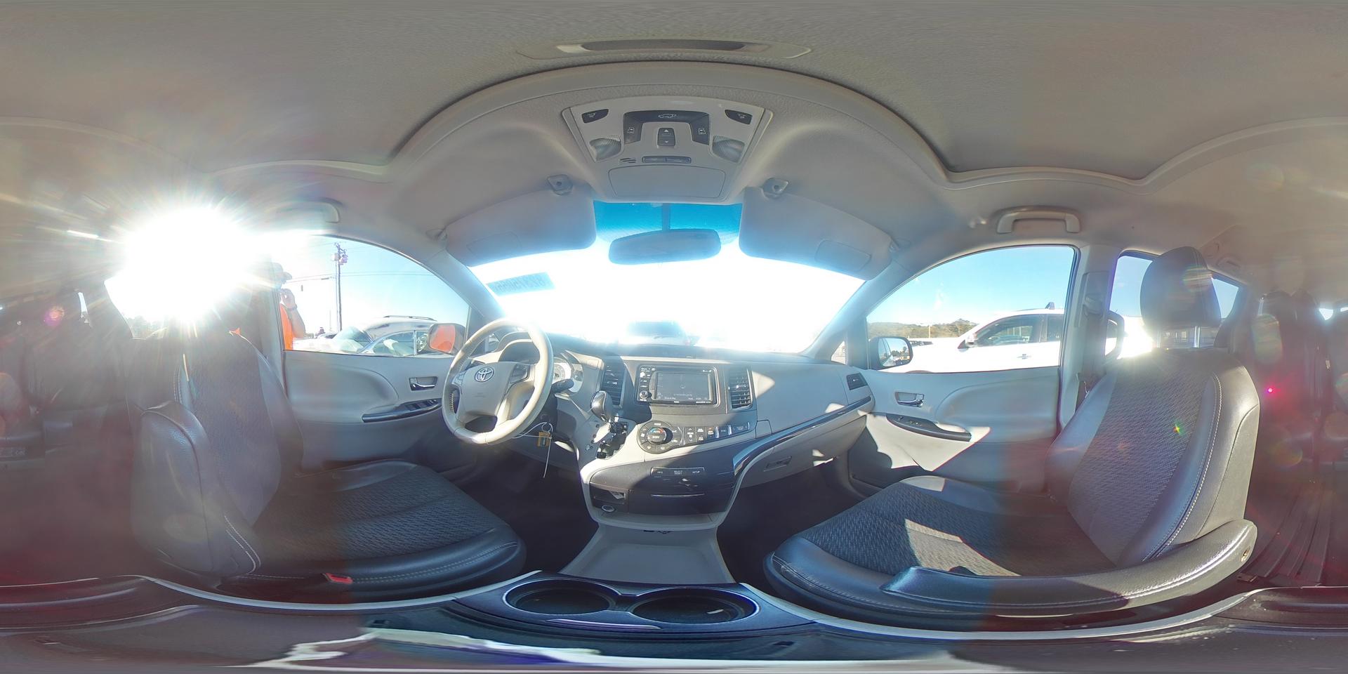 2012 TOYOTA SIENNA