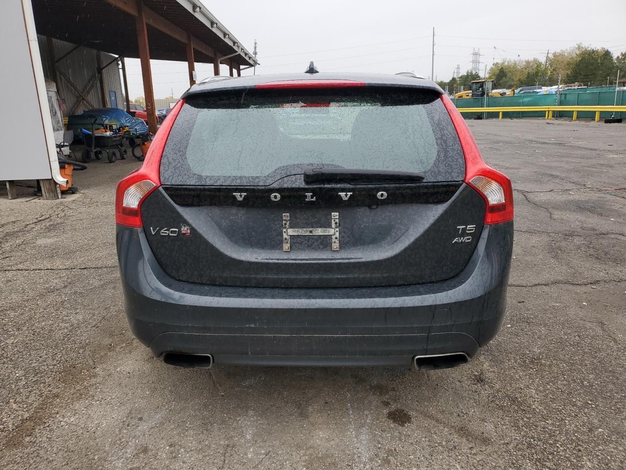 2015 VOLVO V60