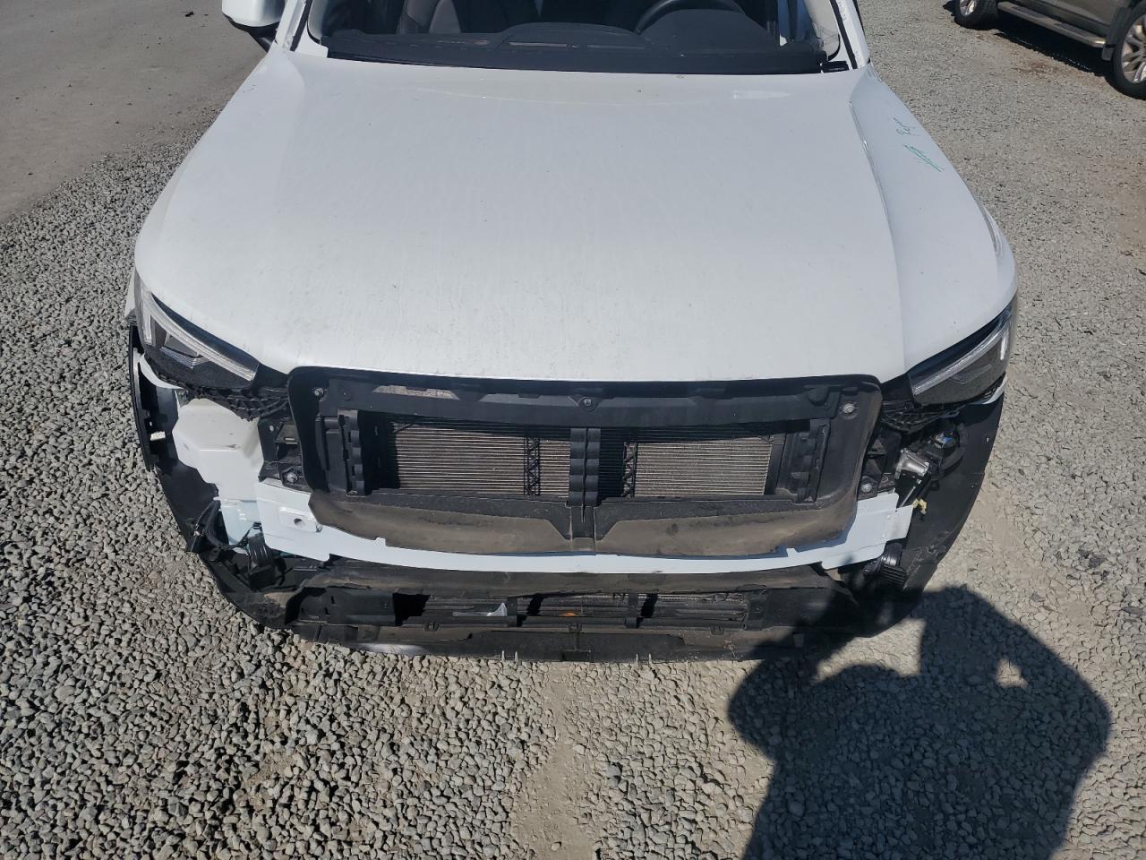 2023 VOLVO XC40