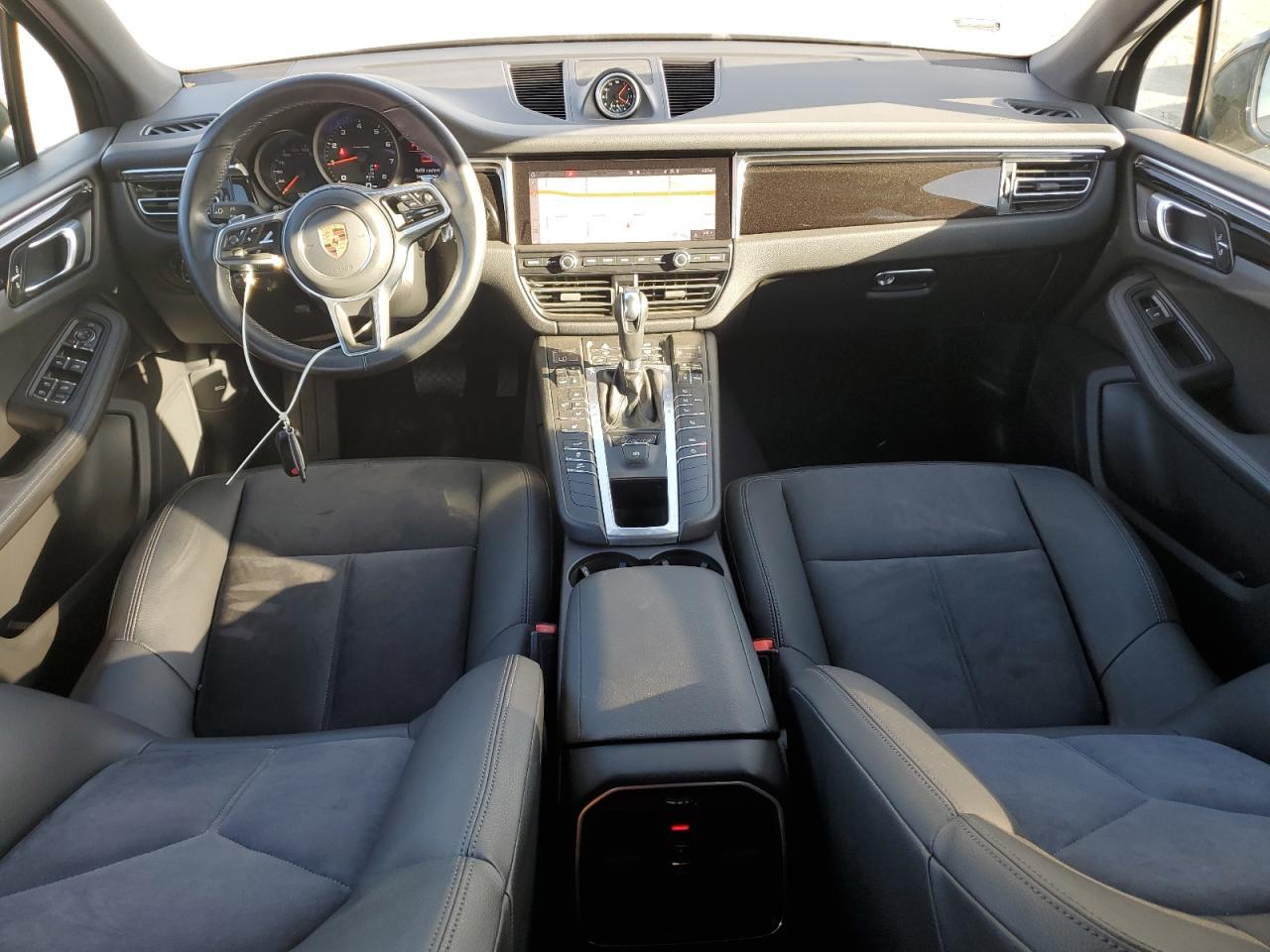 2019 PORSCHE Macan