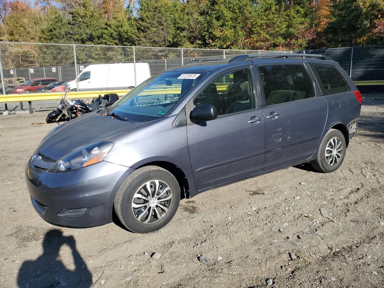 2010 TOYOTA SIENNA