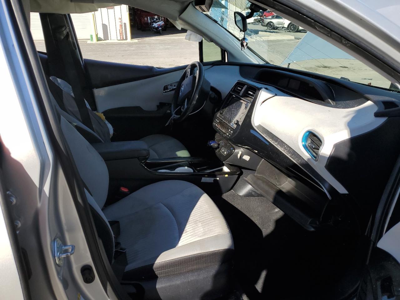 2016 TOYOTA PRIUS