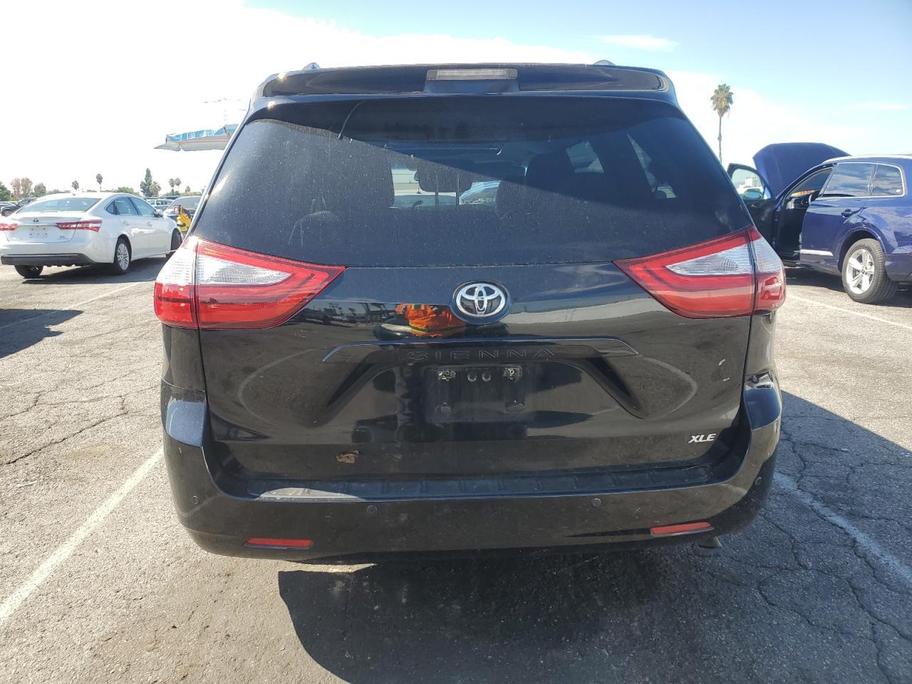 2015 TOYOTA SIENNA