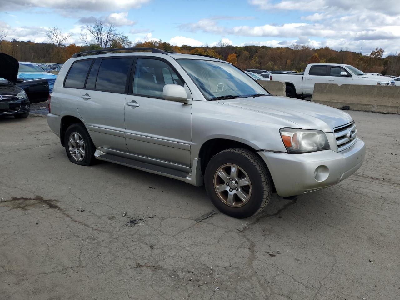 2004 TOYOTA HIGHLANDER