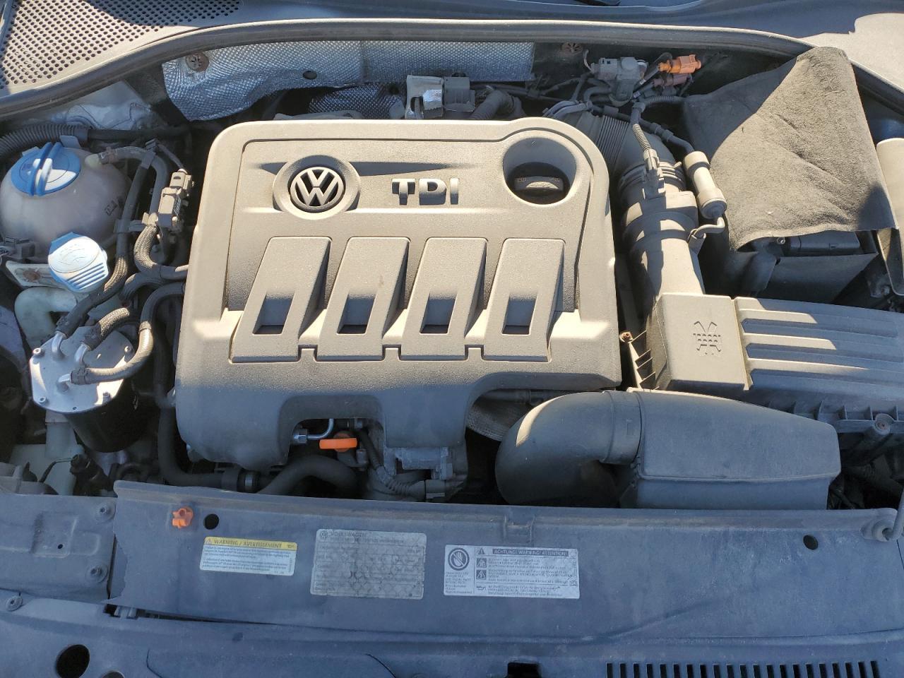 2012 VOLKSWAGEN Passat
