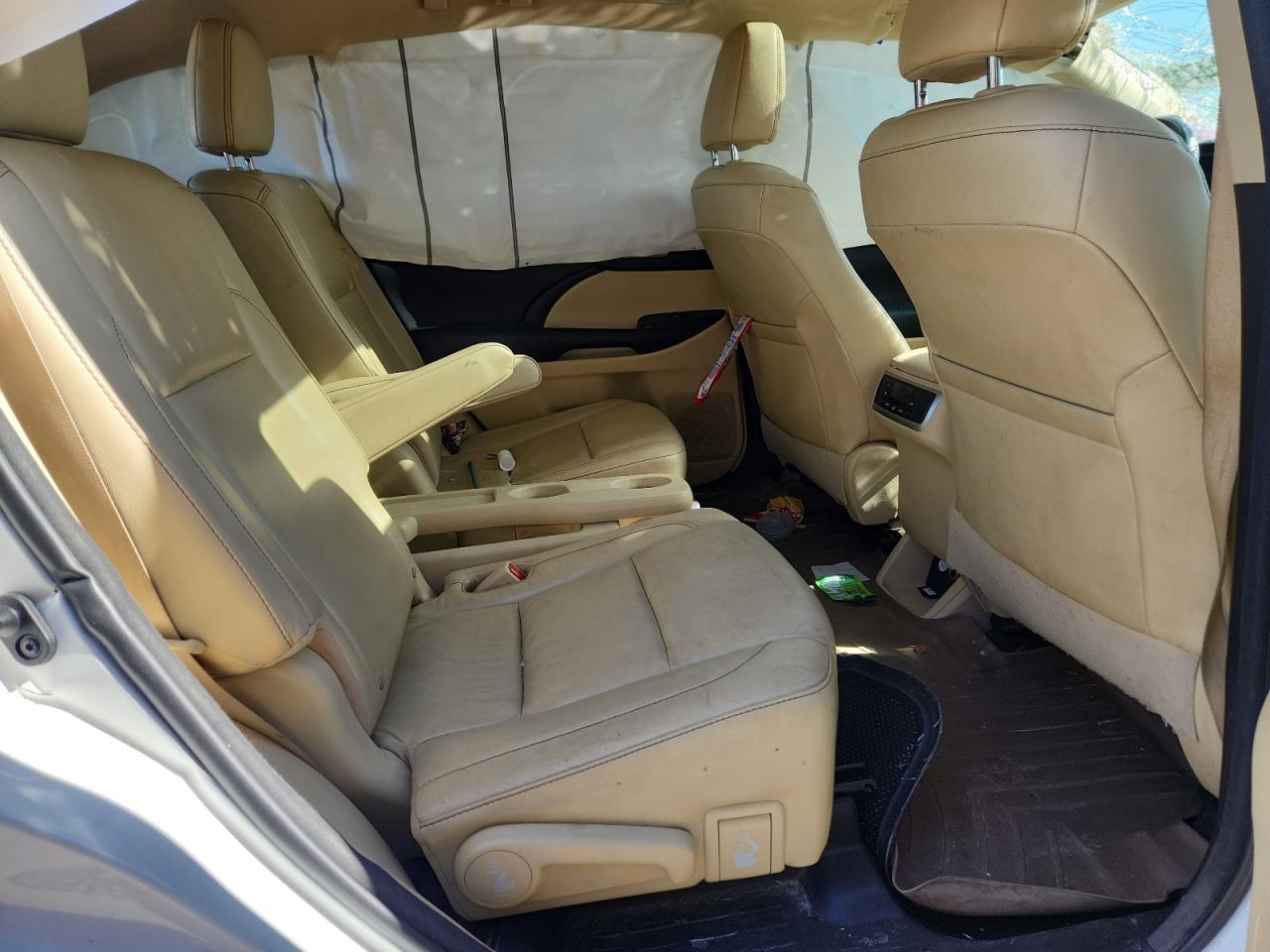 2016 TOYOTA HIGHLANDER