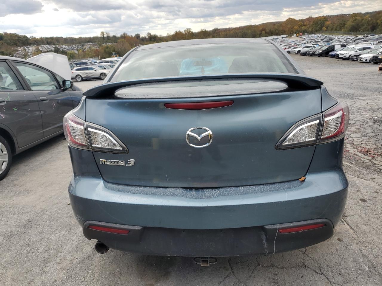 2010 MAZDA 3