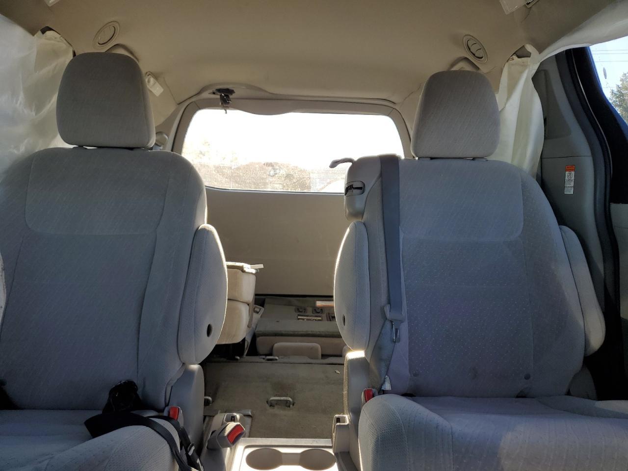 2016 TOYOTA SIENNA