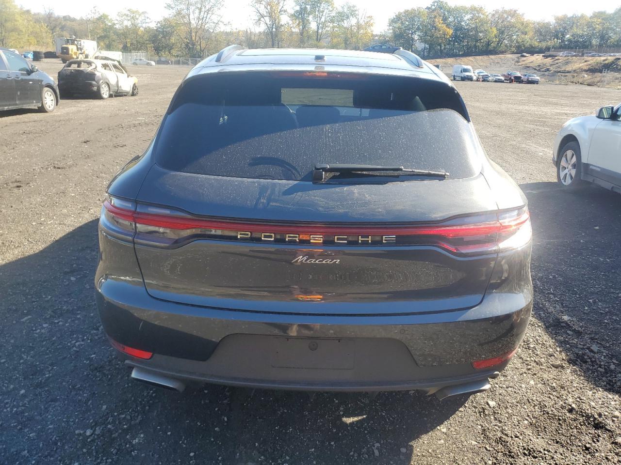 2021 PORSCHE Macan