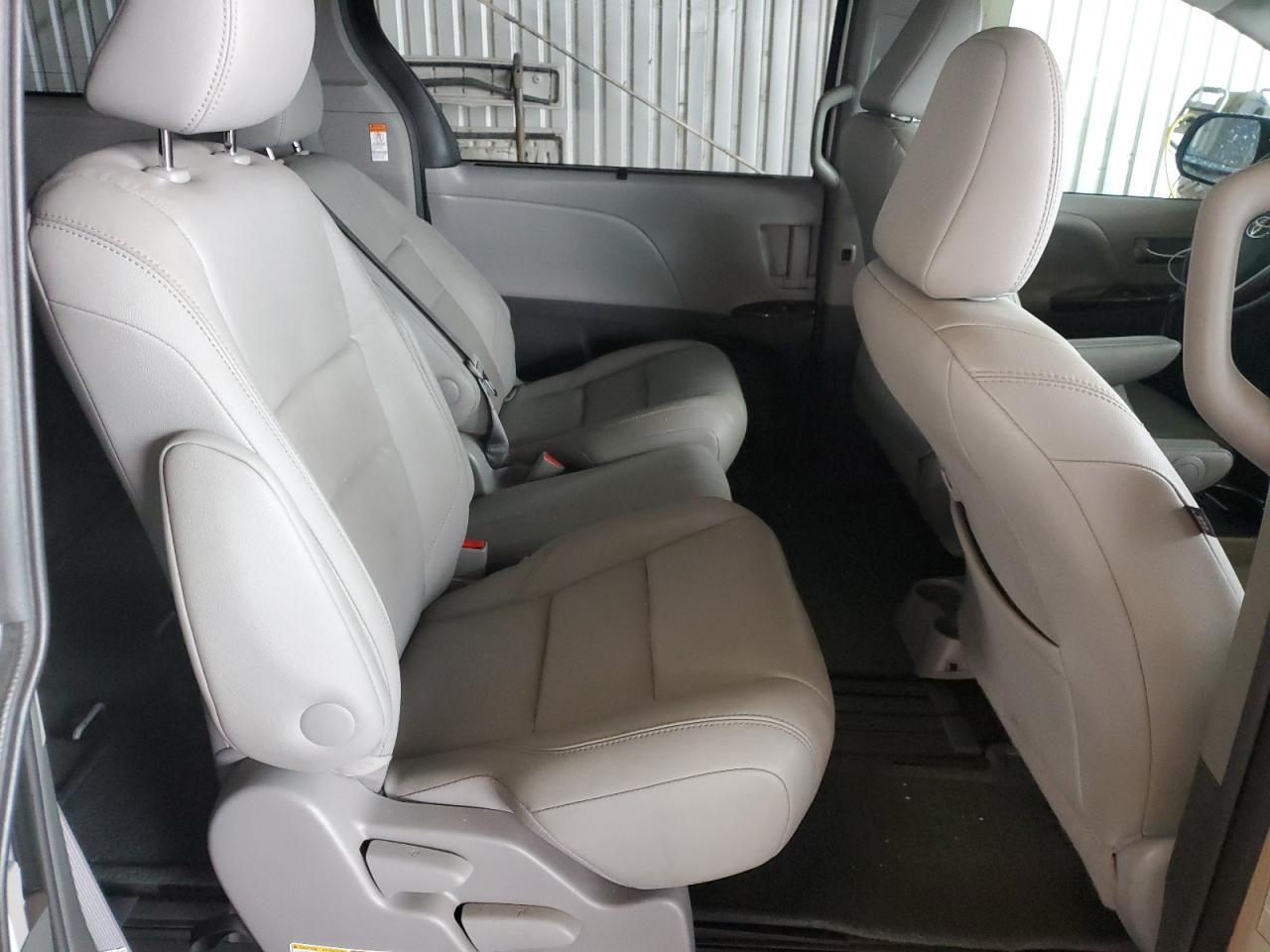2017 TOYOTA SIENNA