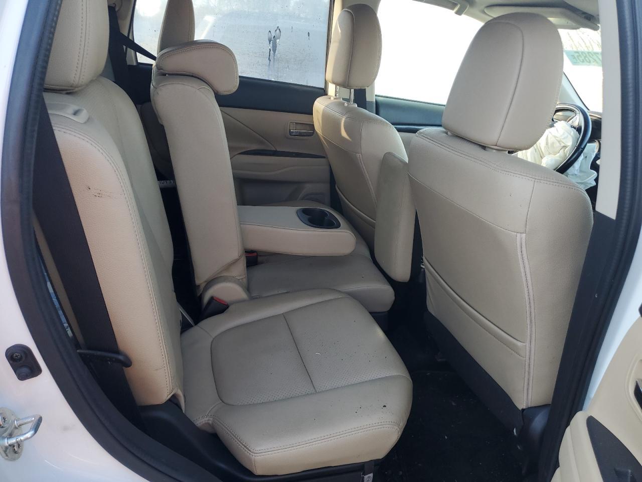 2016 MITSUBISHI outlander