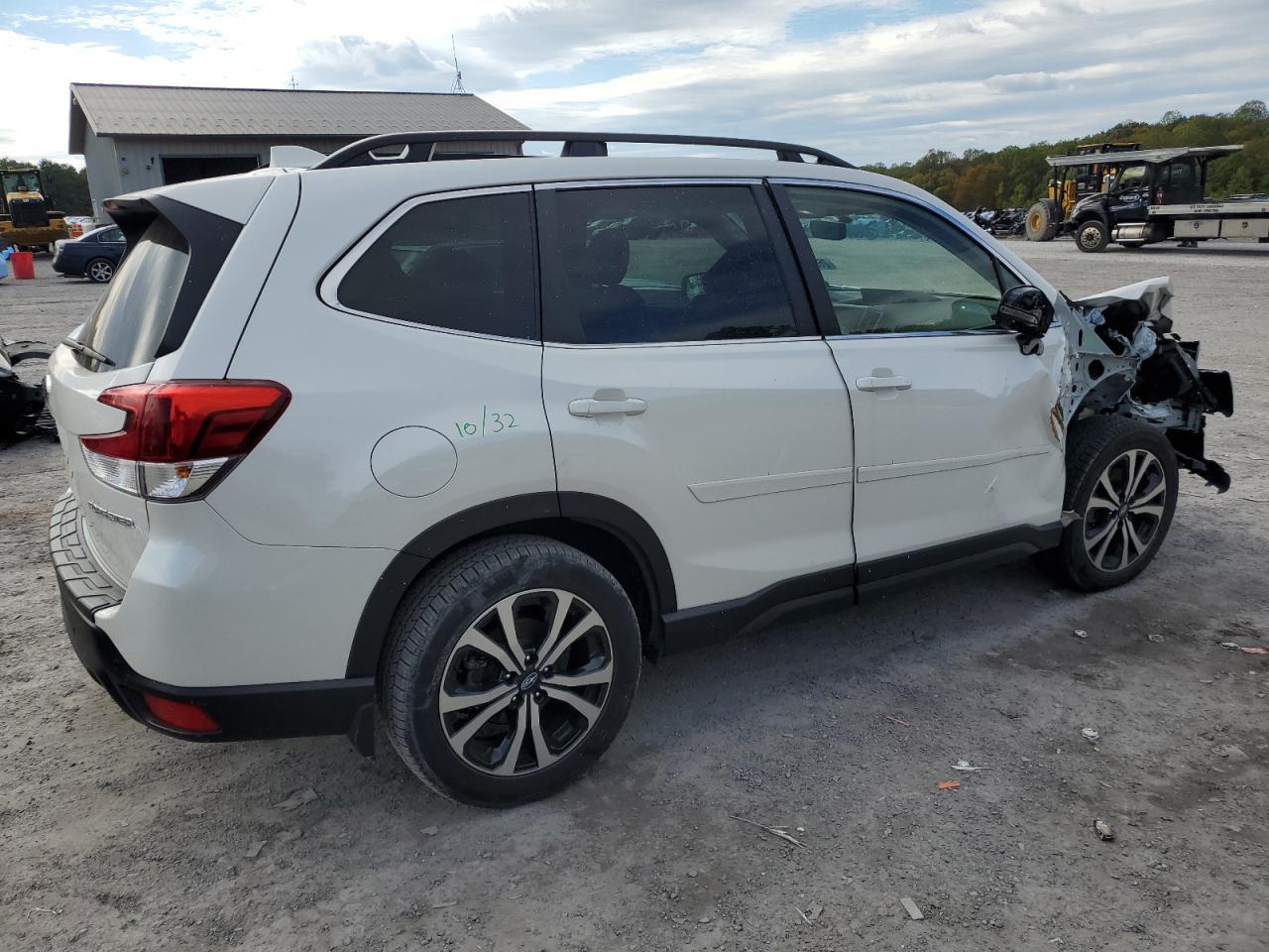 2022 SUBARU FORESTER