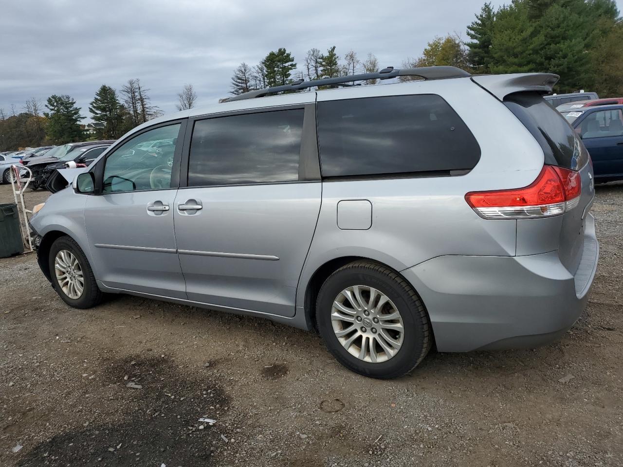 2013 TOYOTA SIENNA
