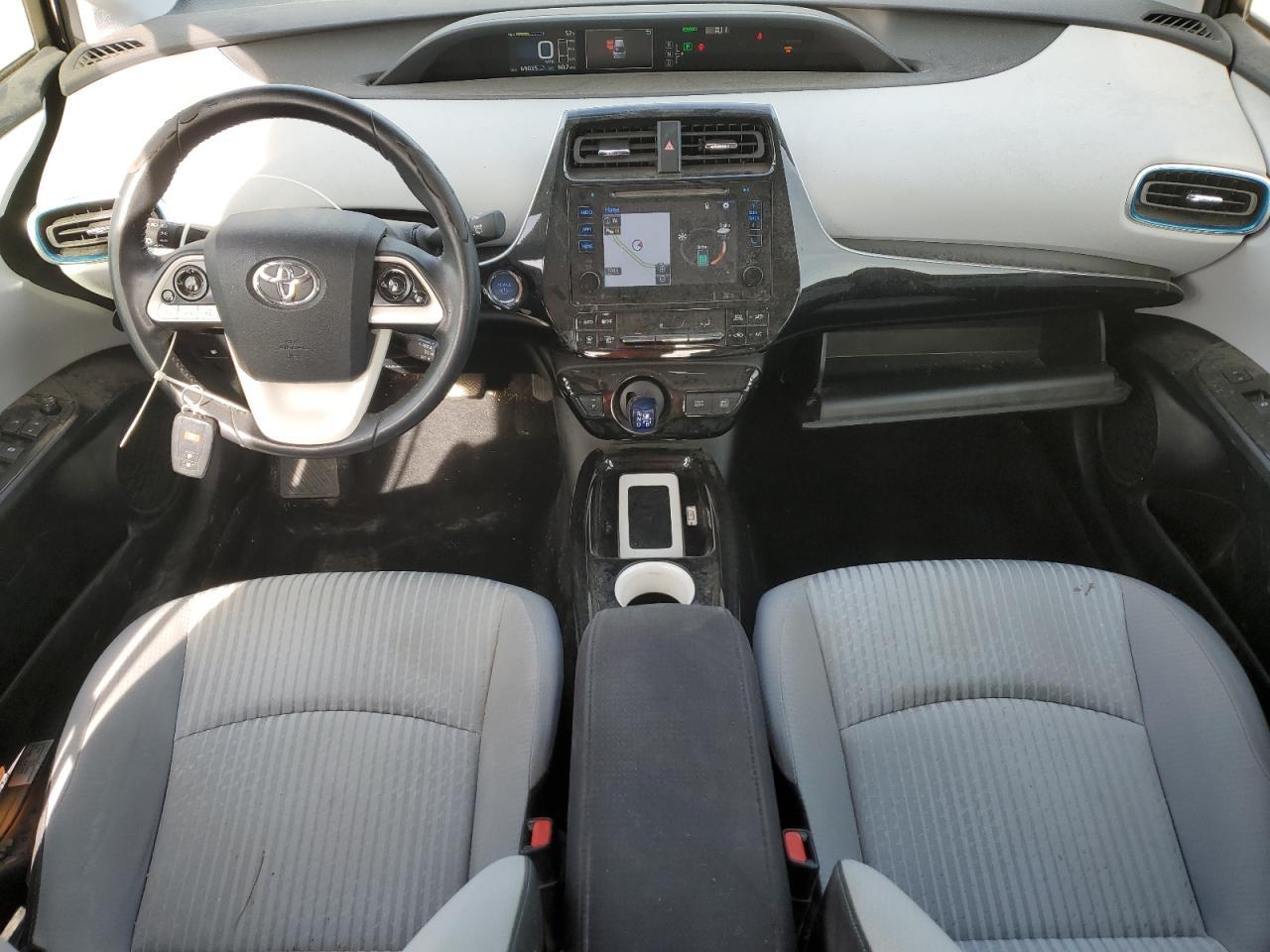 2016 TOYOTA PRIUS
