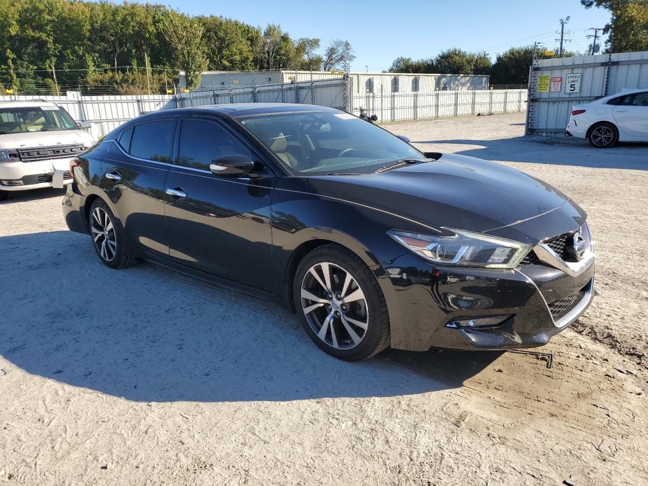 2017 NISSAN Maxima