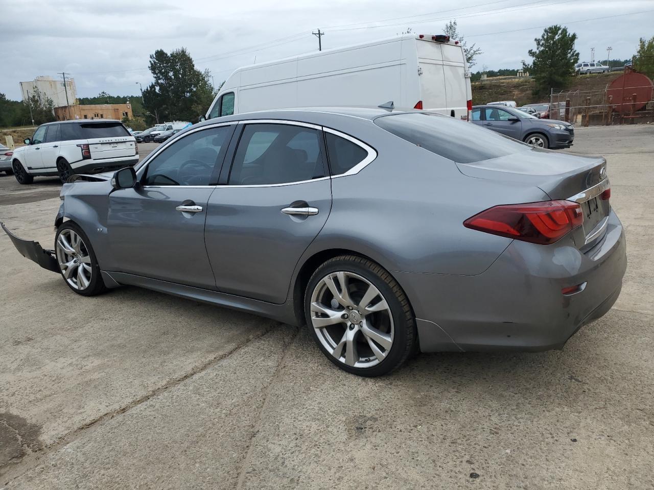 2017 INFINITI Q70