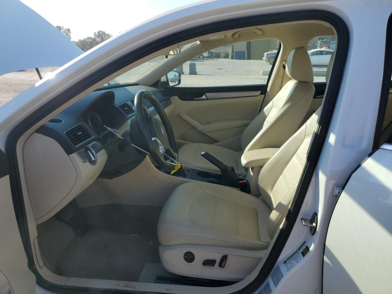 2015 VOLKSWAGEN Passat