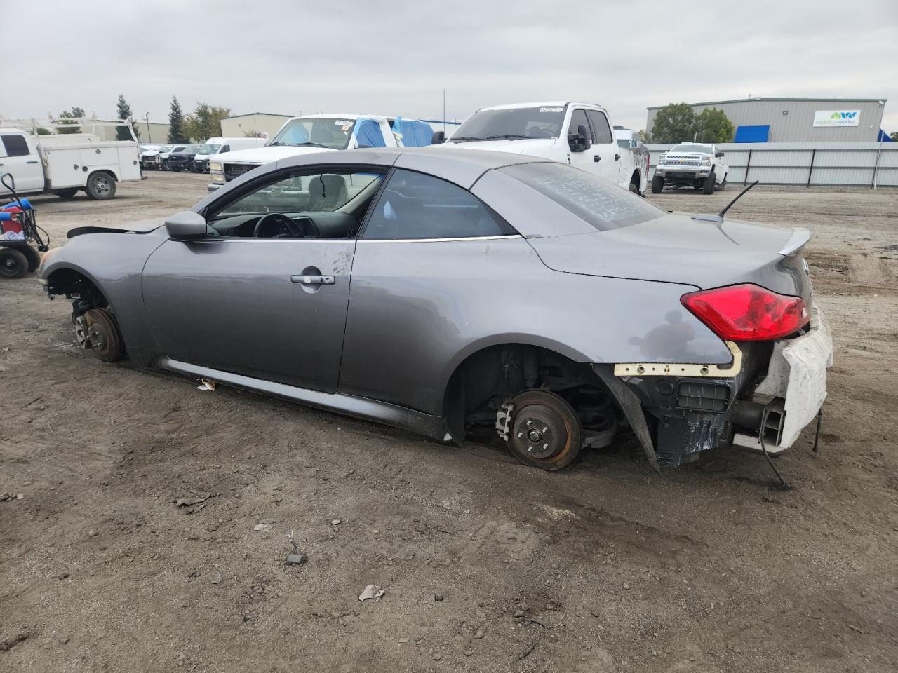 2011 INFINITI G37