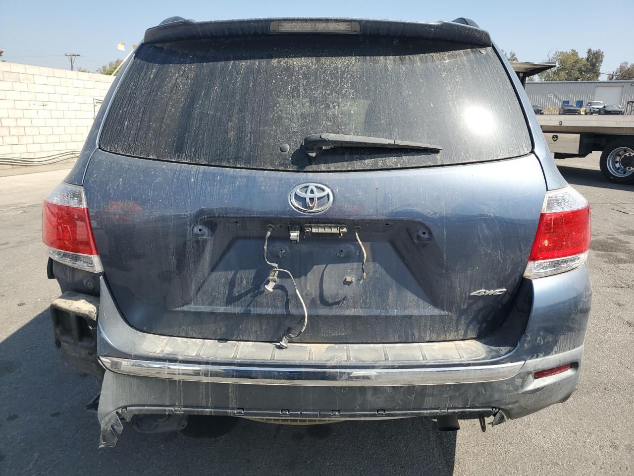 2011 TOYOTA HIGHLANDER