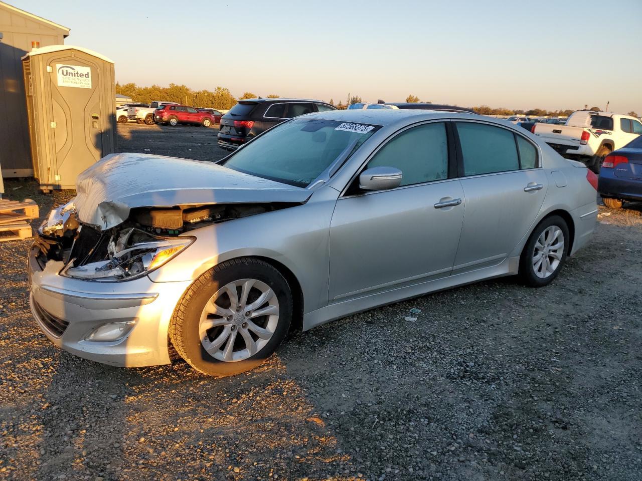 2013 HYUNDAI GENESIS
