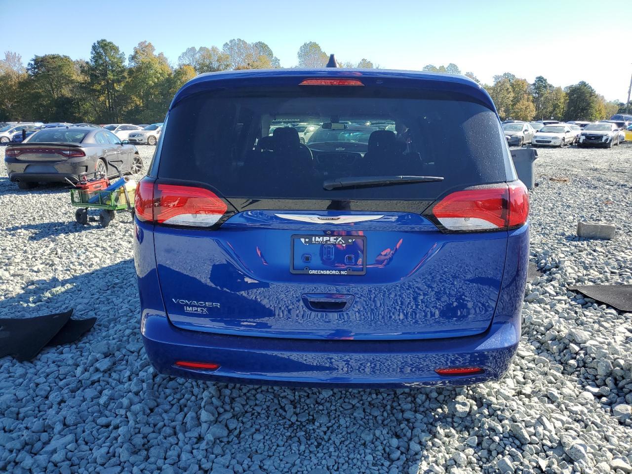 2021 CHRYSLER Voyager