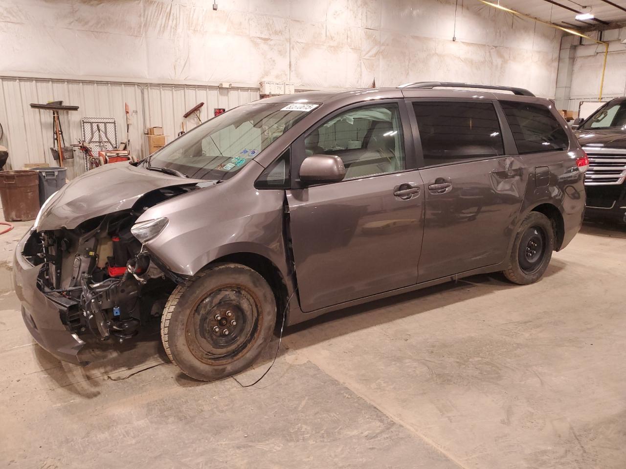 2014 TOYOTA SIENNA