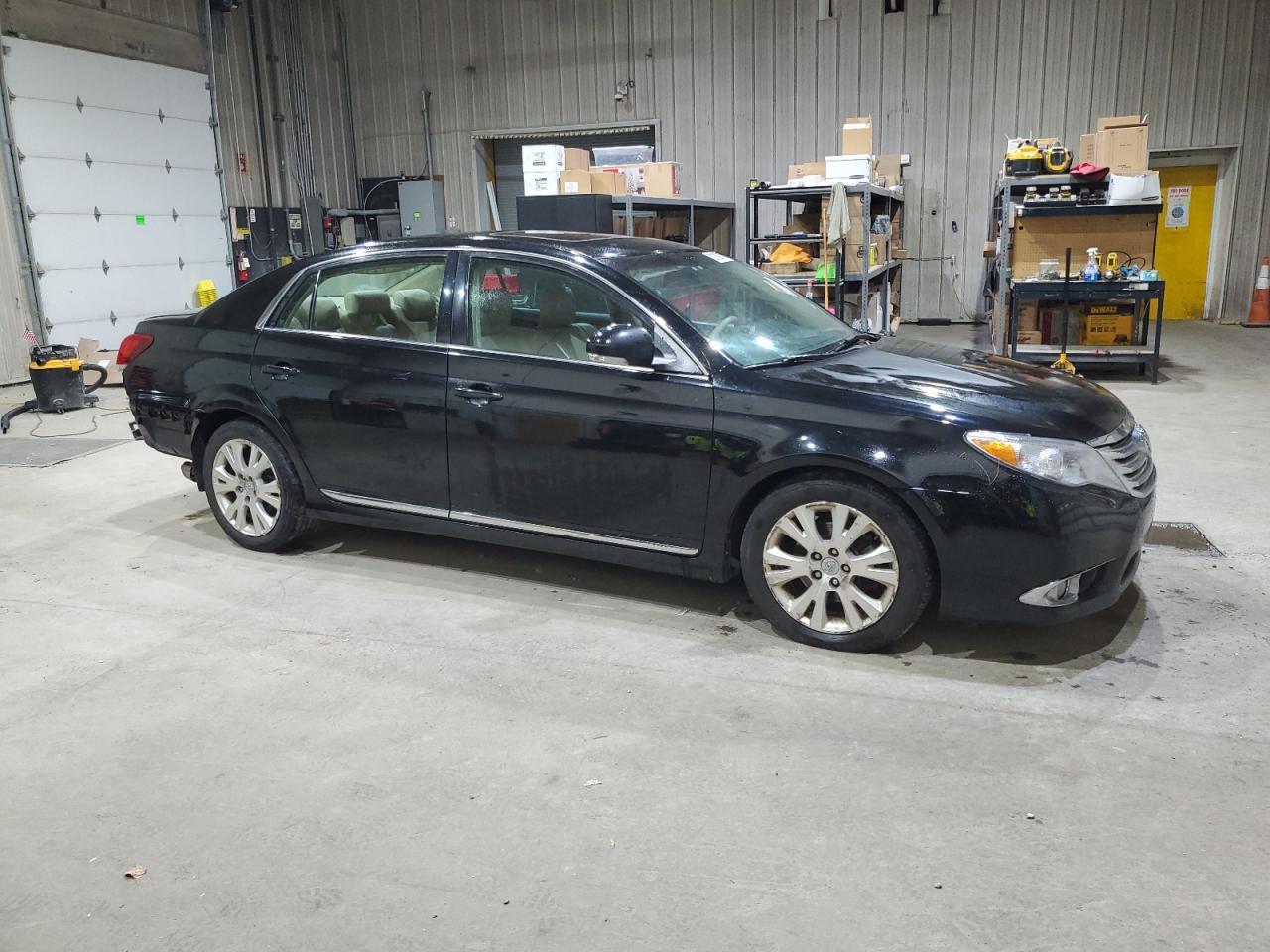 2011 TOYOTA Avalon