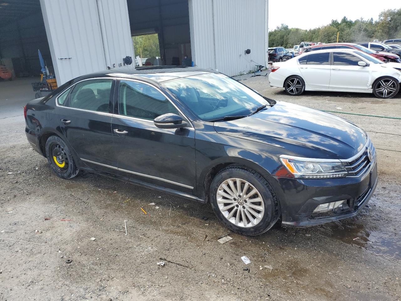 2016 VOLKSWAGEN Passat