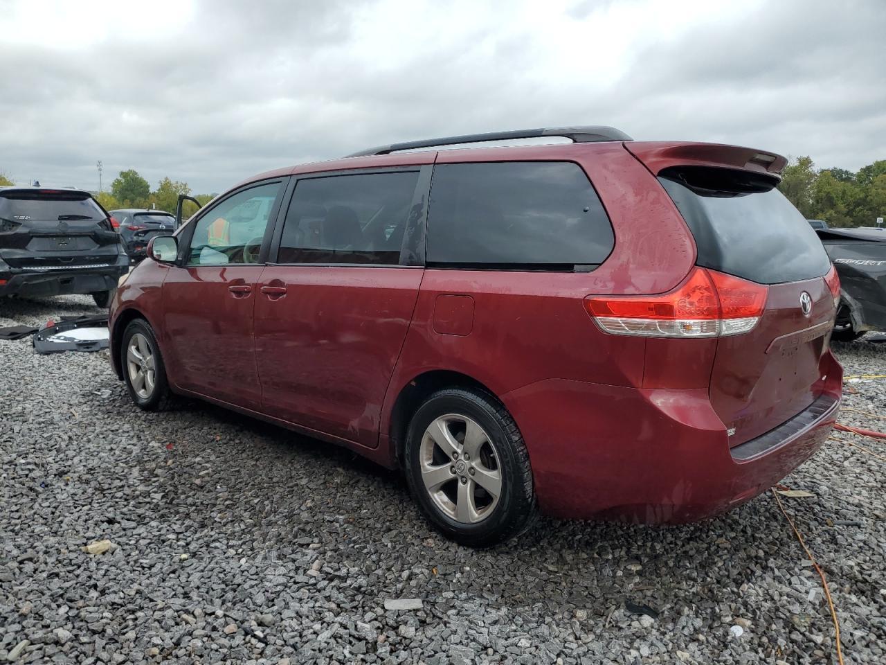 2013 TOYOTA SIENNA