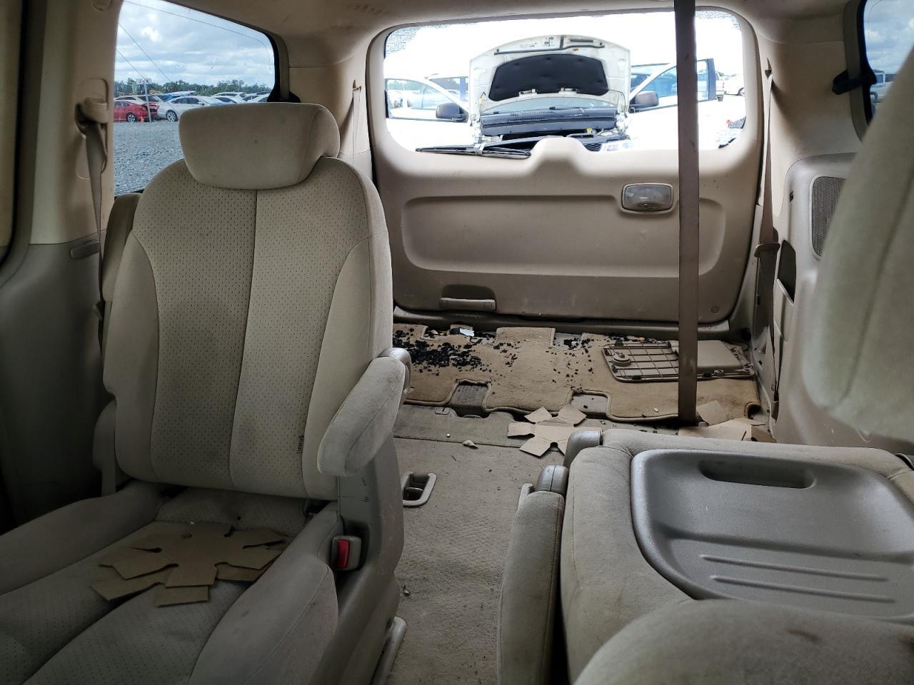 2007 HYUNDAI Entourage