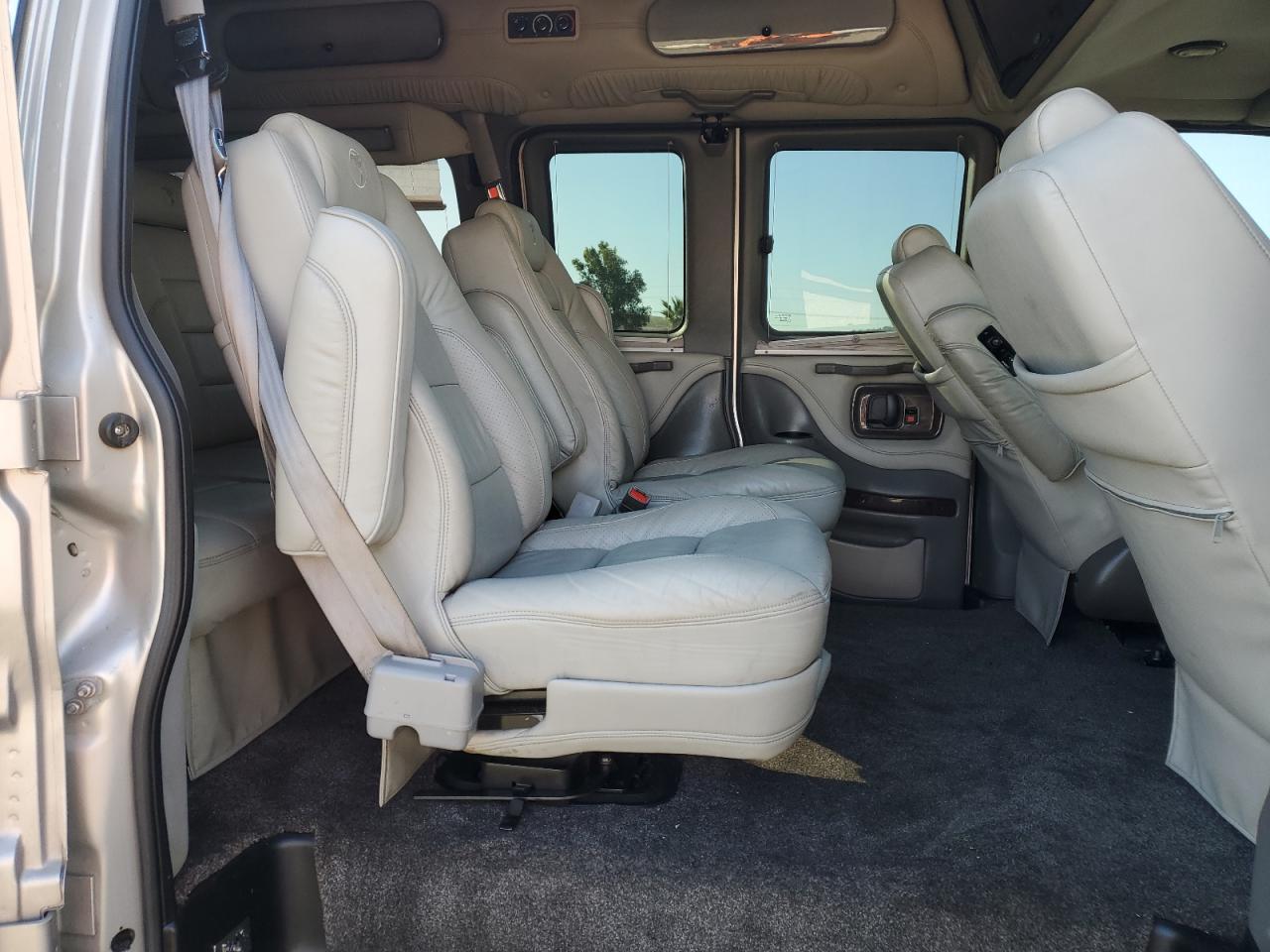 2010 GMC Savana