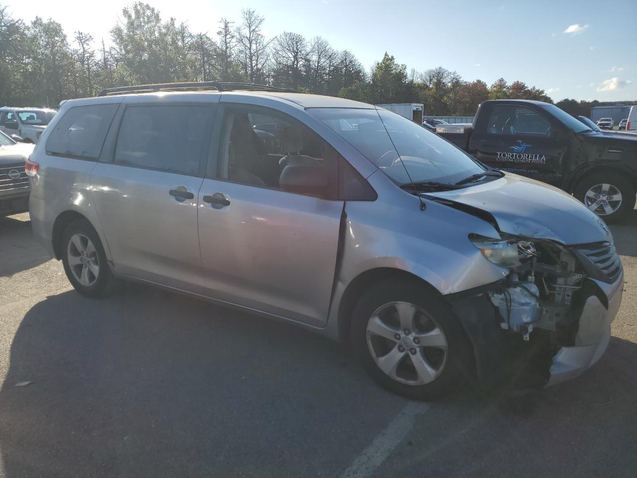 2012 TOYOTA SIENNA