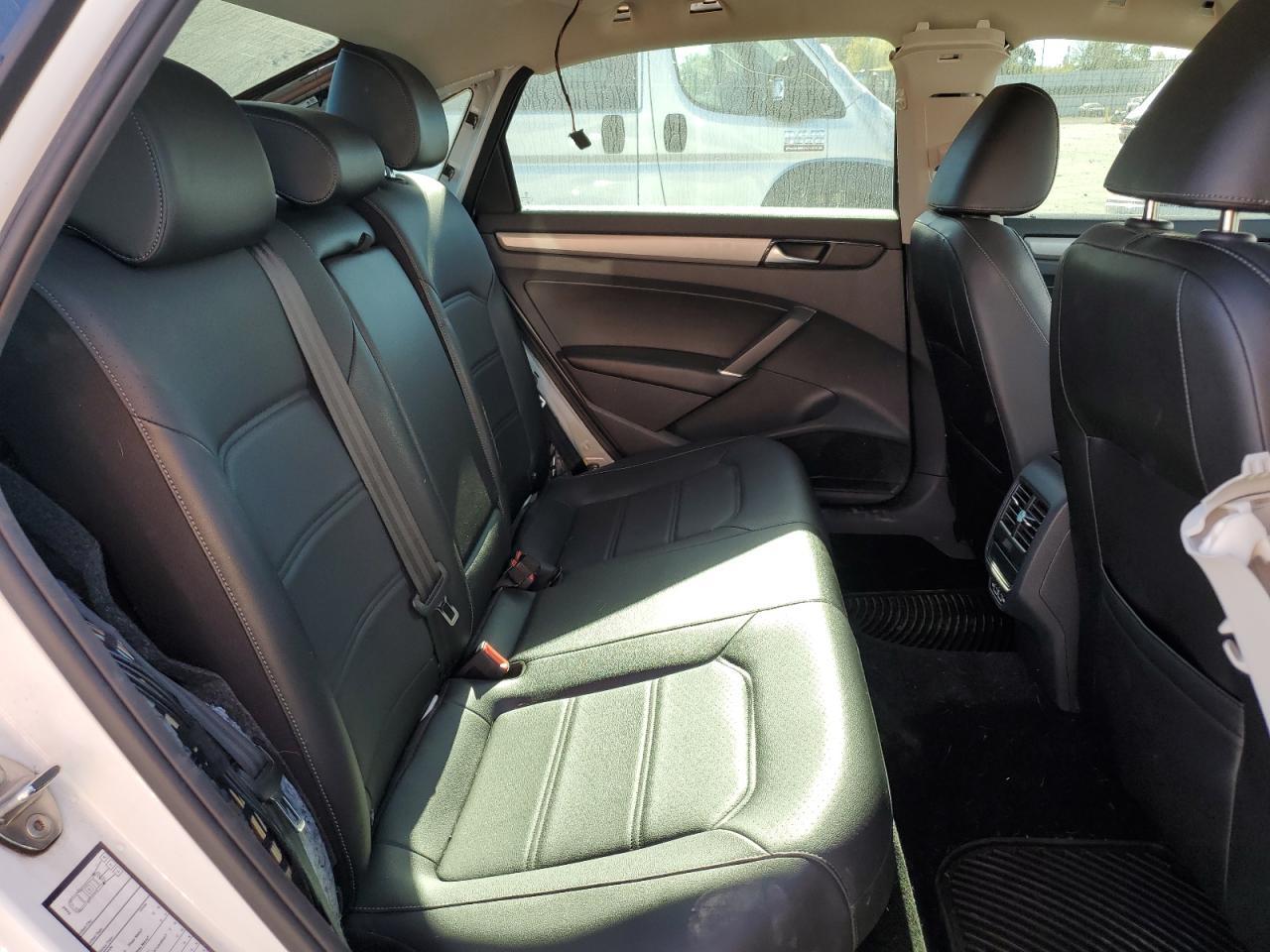 2022 VOLKSWAGEN Passat