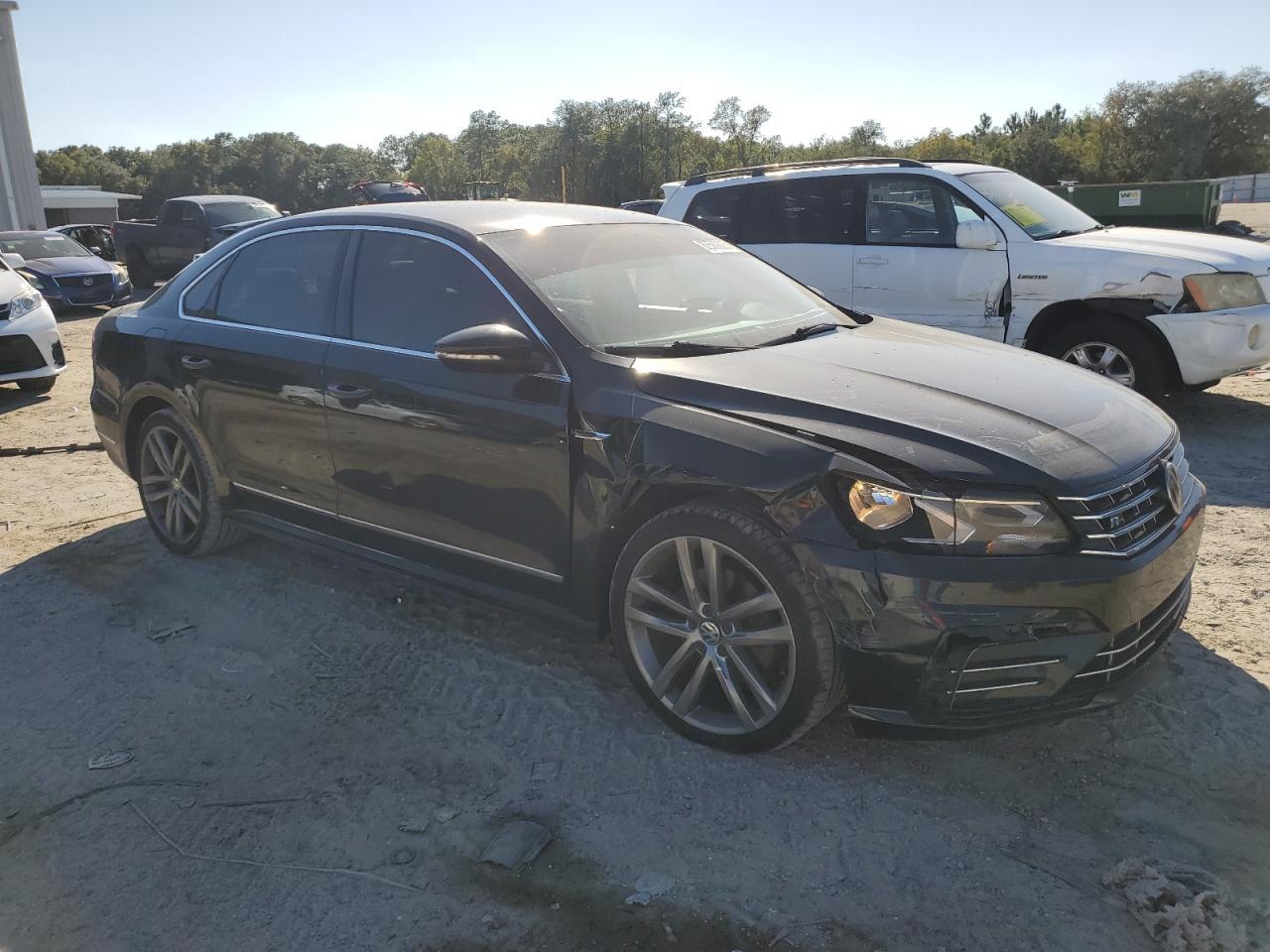 2017 VOLKSWAGEN Passat