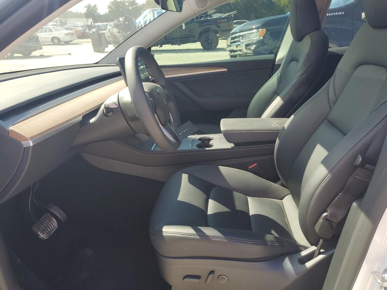 2025 TESLA MODEL Y