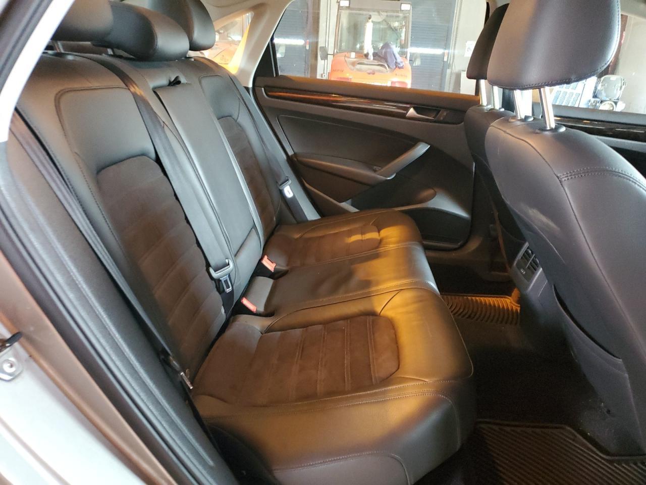 2014 VOLKSWAGEN Passat