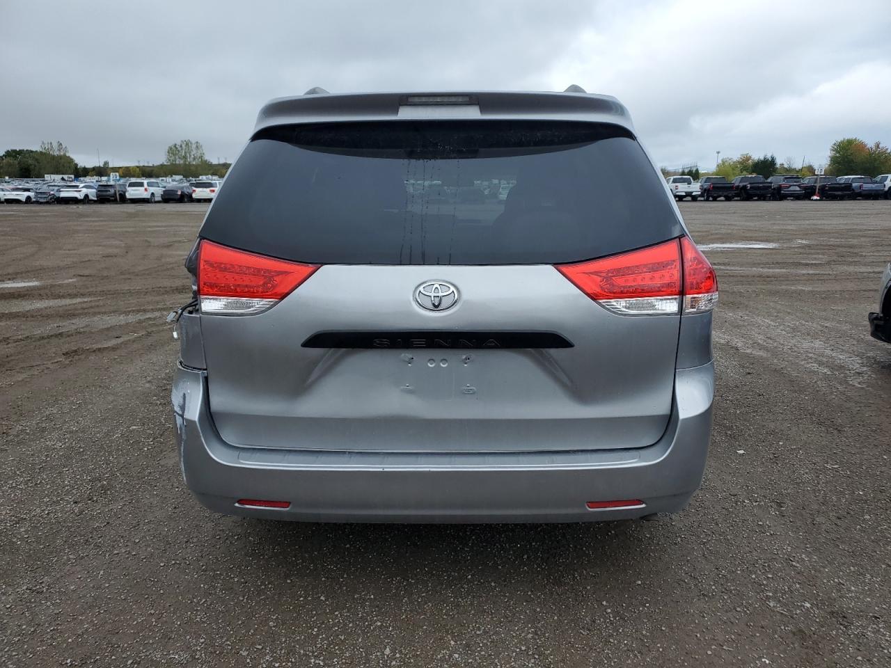 2012 TOYOTA SIENNA
