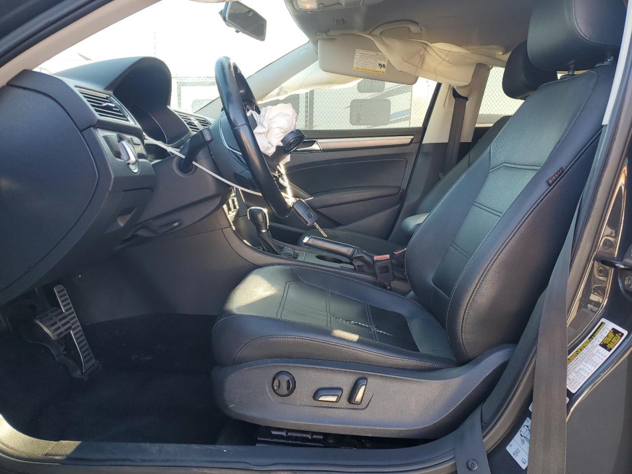 2017 VOLKSWAGEN Passat