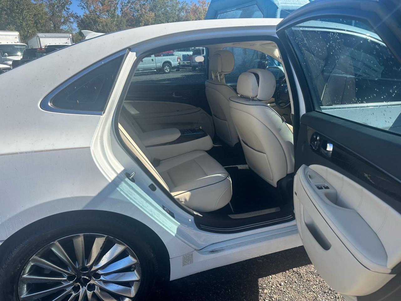 2014 HYUNDAI Equus