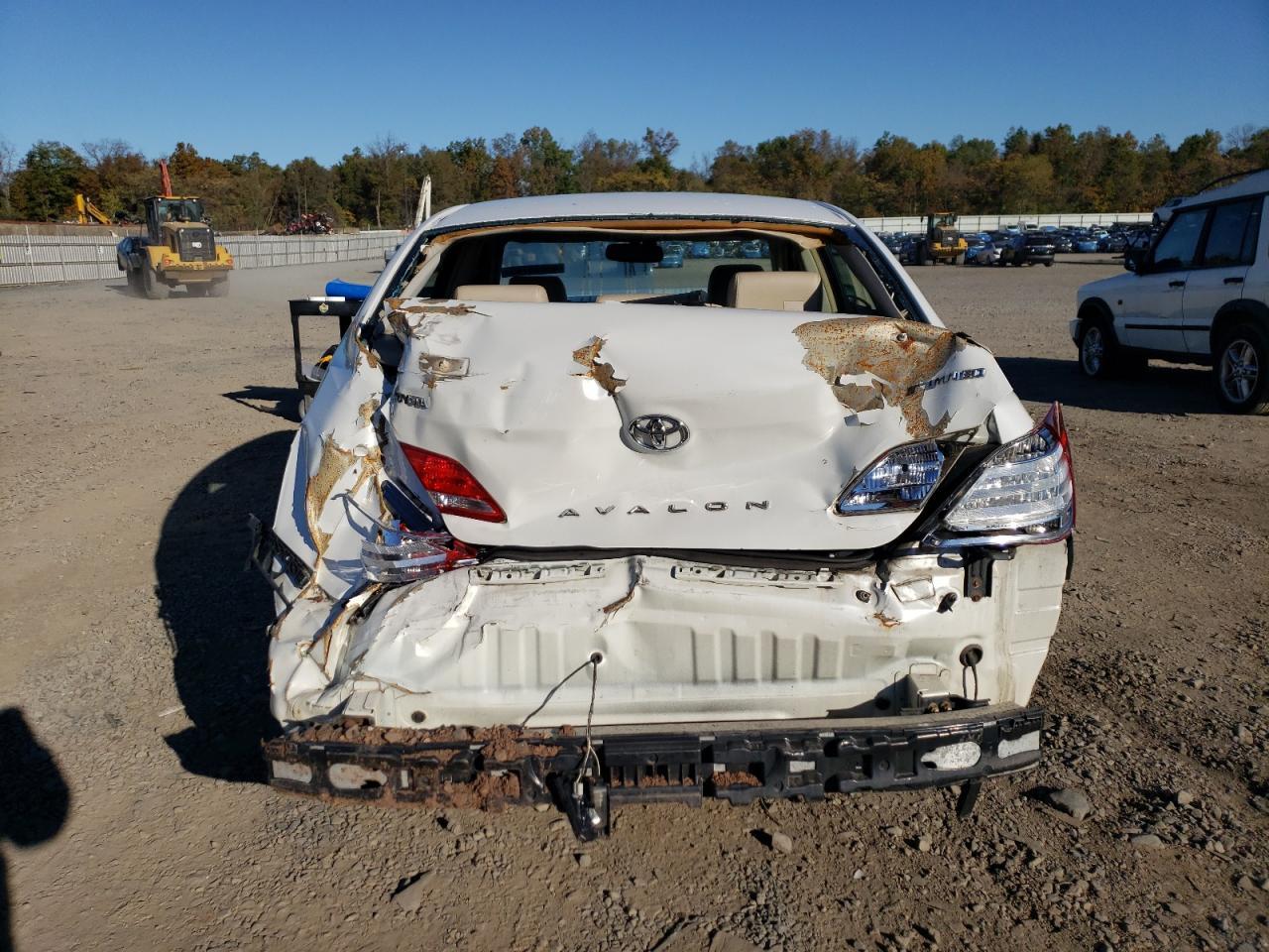 2005 TOYOTA Avalon