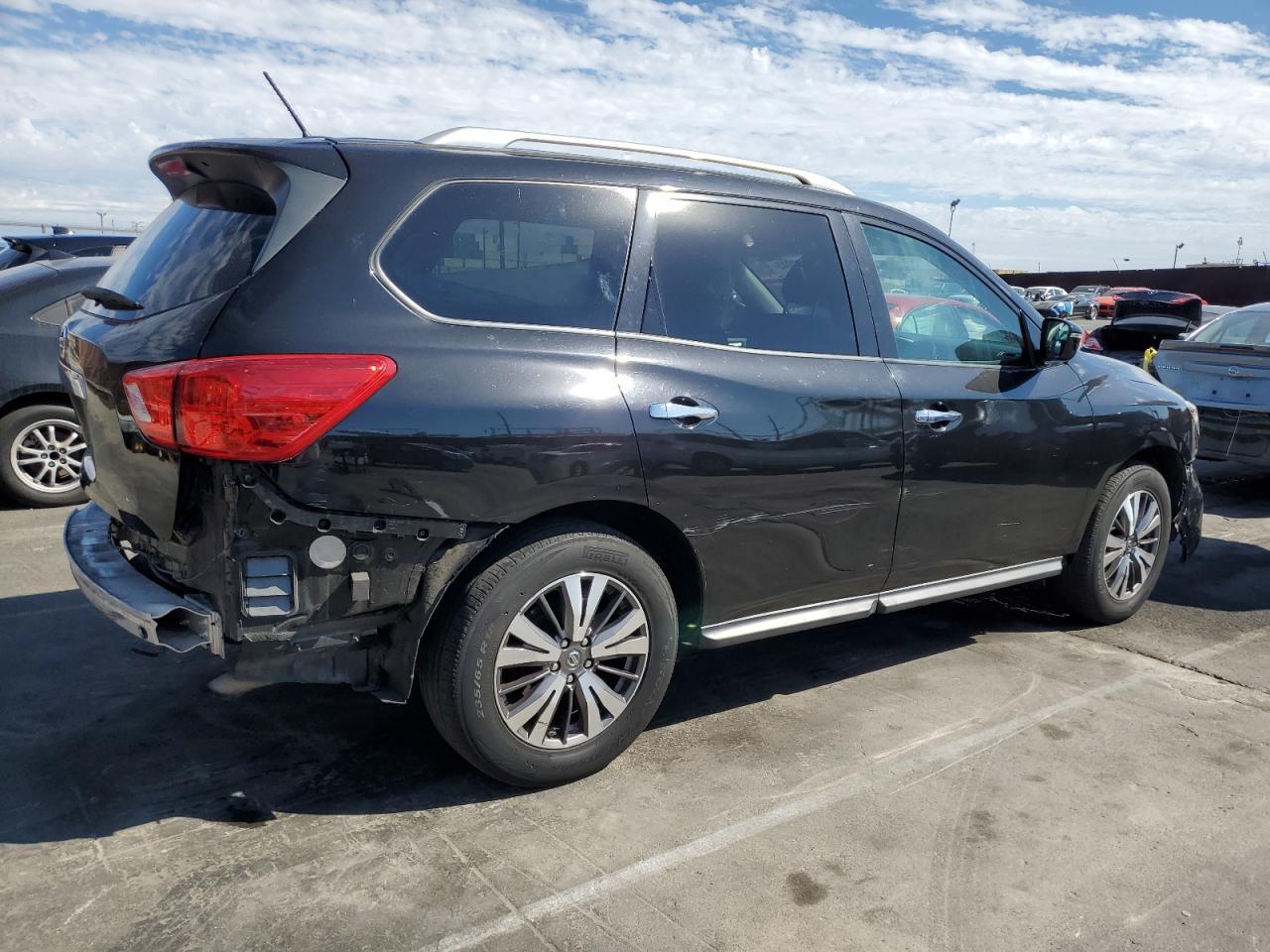 2017 NISSAN PATHFINDER