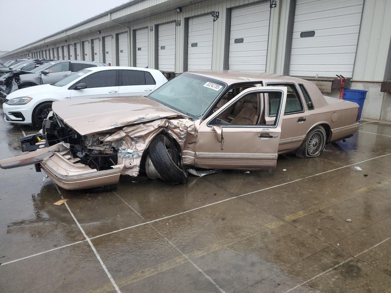 1996 LINCOLN Town Car