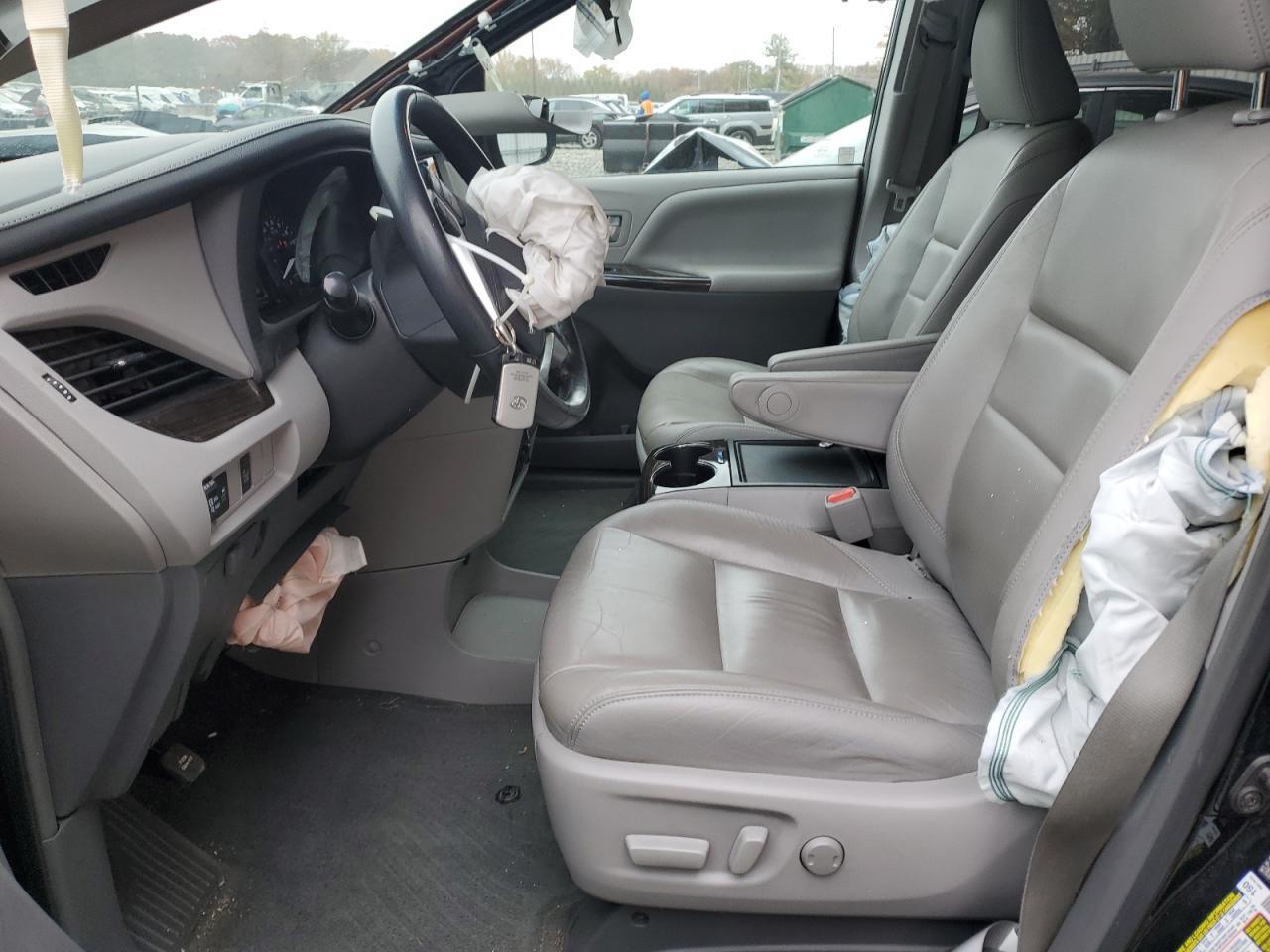 2016 TOYOTA SIENNA