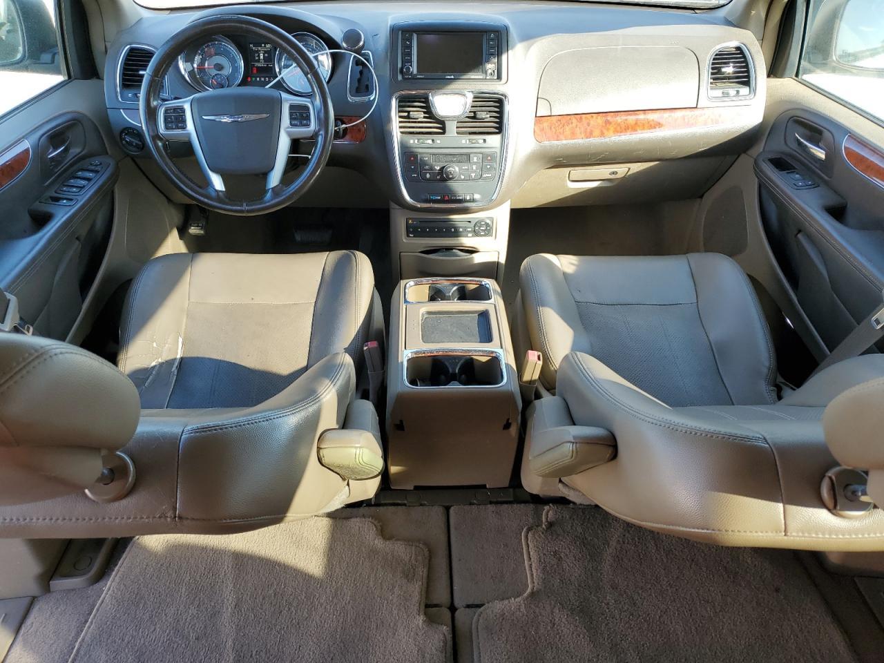 2012 CHRYSLER Town & Country
