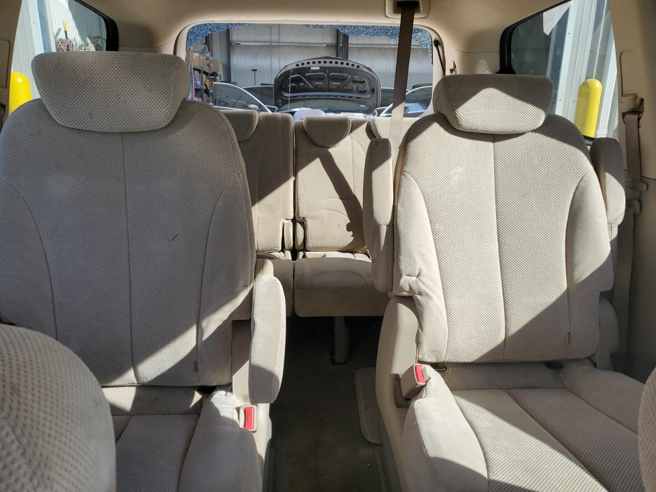 2010 KIA SEDONA