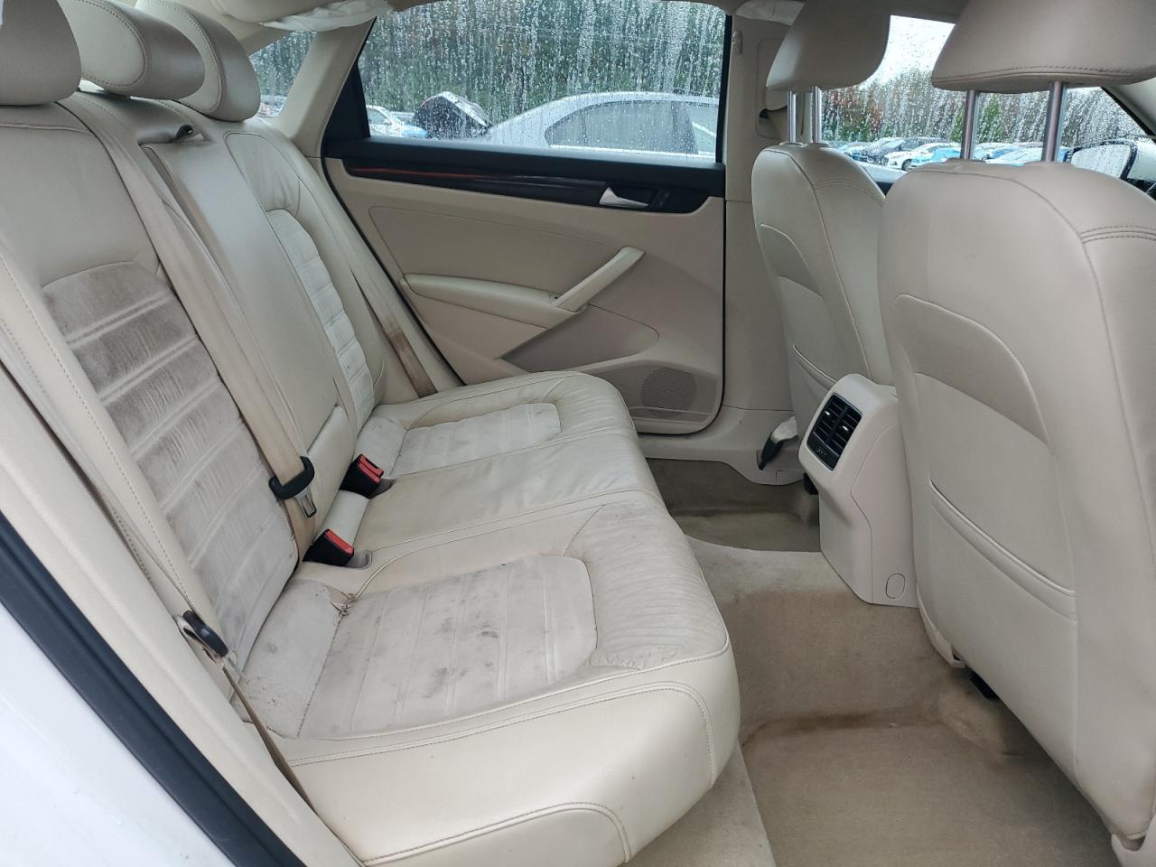 2014 VOLKSWAGEN Passat
