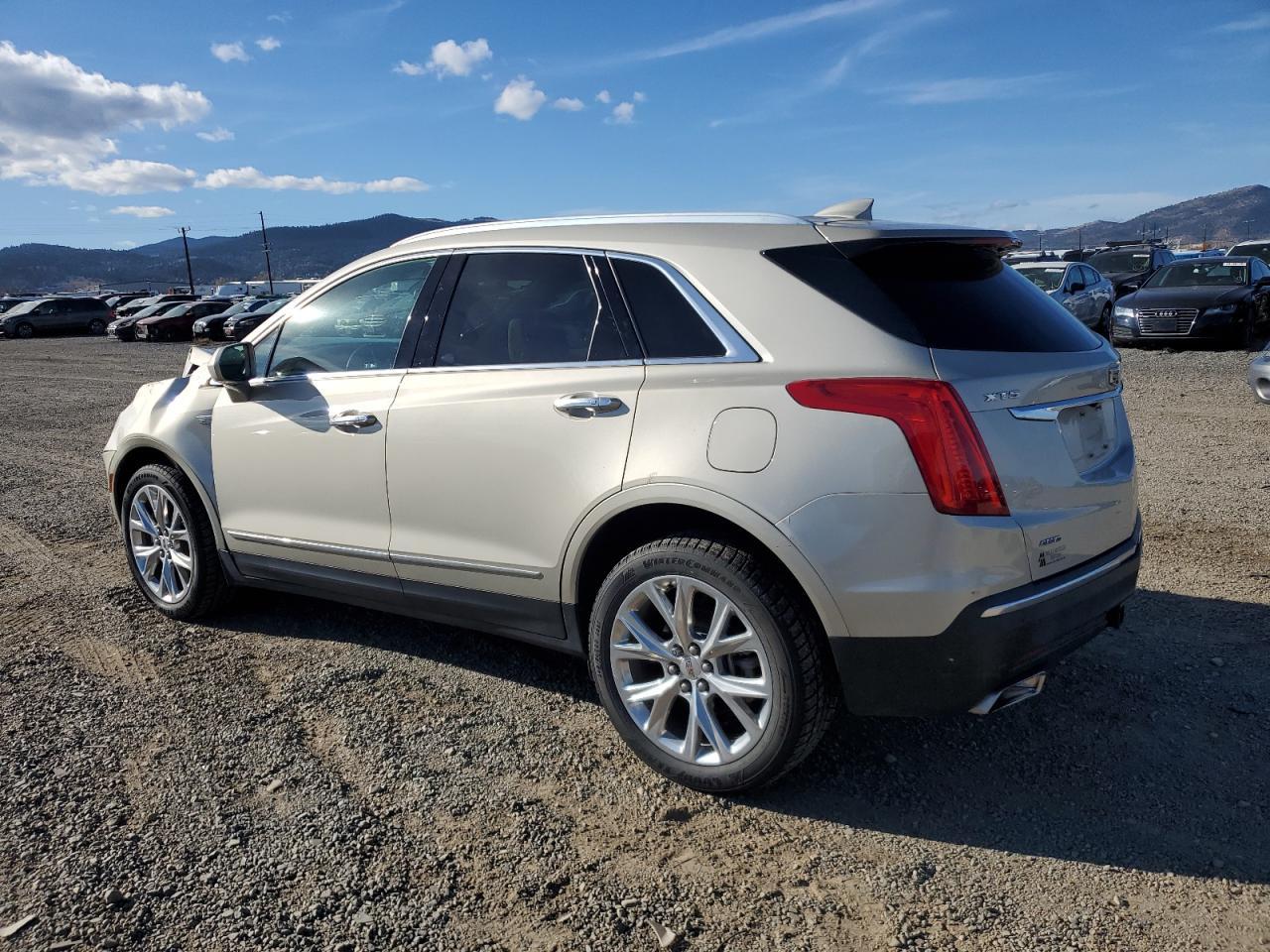 2017 CADILLAC XT5