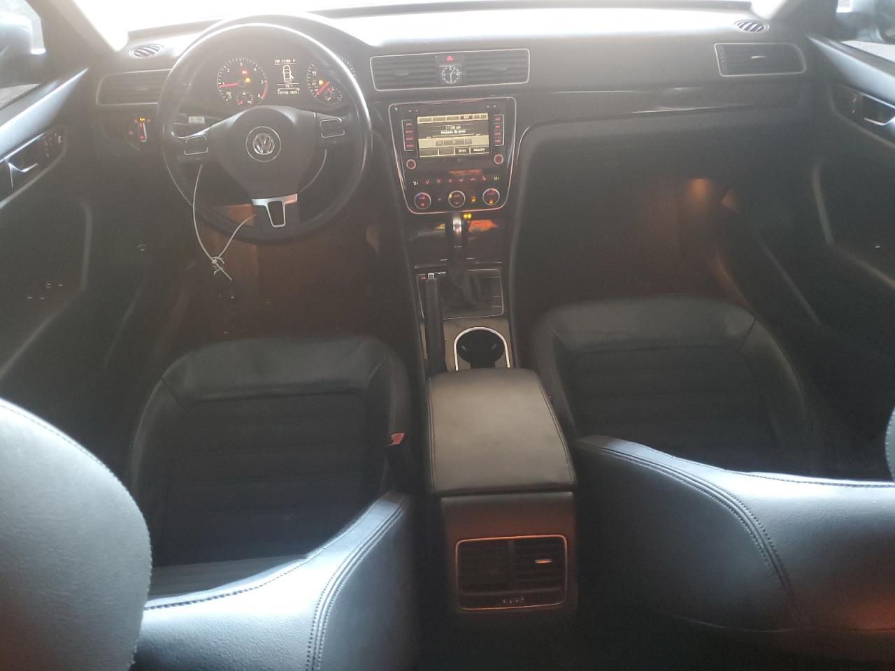 2014 VOLKSWAGEN Passat